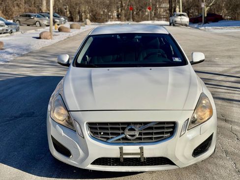 Used 2013 Volvo S60 T5 image 1