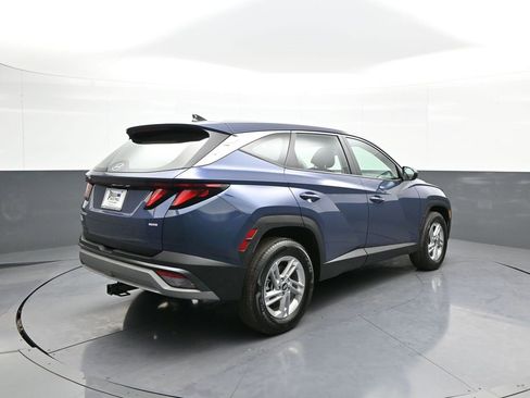 Certified 2025 Hyundai Tucson SE image 6