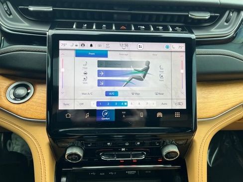 Used 2022 Jeep Grand Cherokee L Summit w/ Advanced Protech Group IV image 16