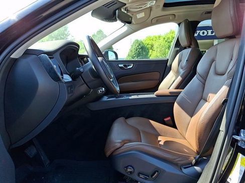 Used 2019 Volvo XC60 T5 Momentum w/ Multimedia Package AWD/4WD image 13