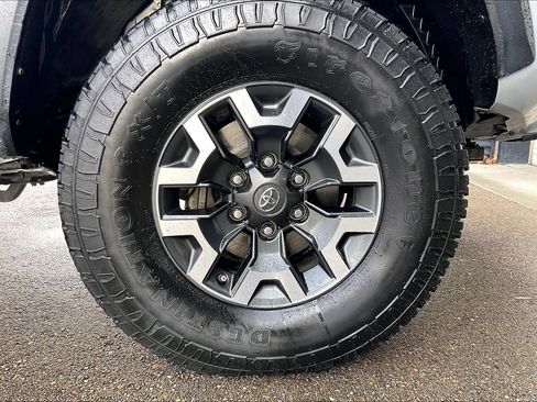 Used 2019 Toyota Tacoma TRD Off-Road image 22