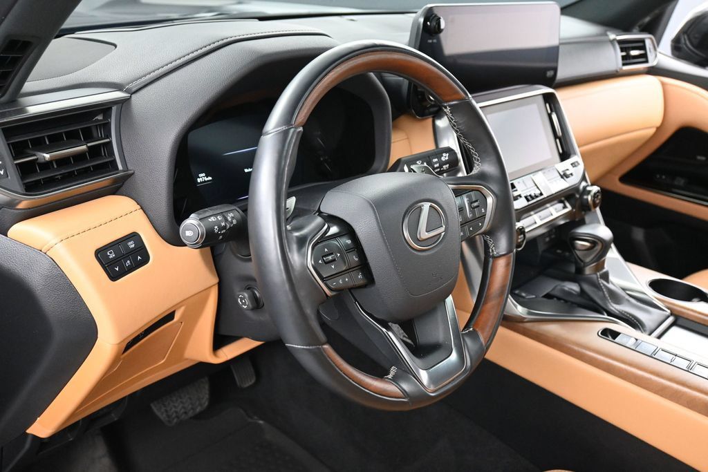 Used 2024 Lexus LX 600 4WD w/ Appearance Package image 17