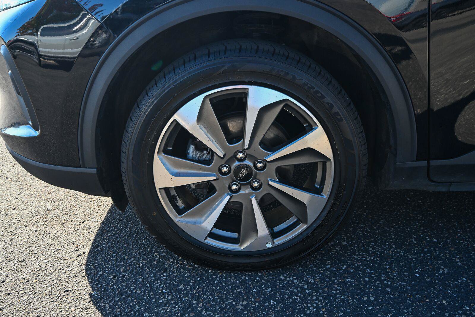 Certified 2025 Ford Escape Platinum AWD/4WD image 12