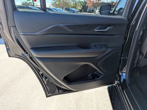 New 2025 Jeep Grand Cherokee L Altitude image 30