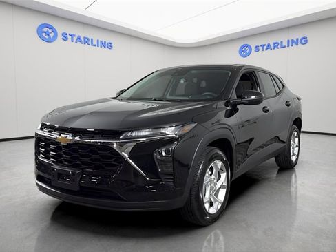 Used 2024 Chevrolet Trax LS w/ LS Convenience Package image 16