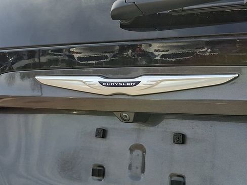 Used 2020 Chrysler Pacifica Limited w/ Tire & Wheel Group image 30