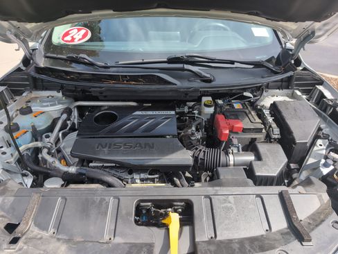 Used 2024 Nissan Rogue SV image 32