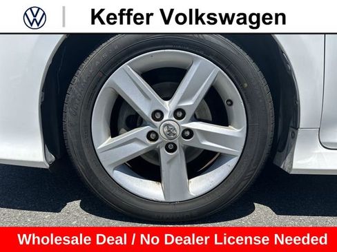 Used 2012 Toyota Camry SE w/ Leather Pkg FWD image 11
