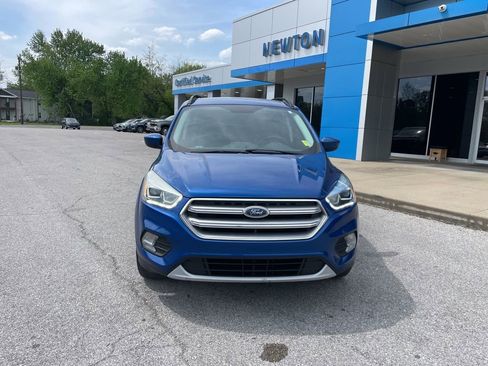 Used 2017 Ford Escape SE w/ Equipment Group 201A image 3