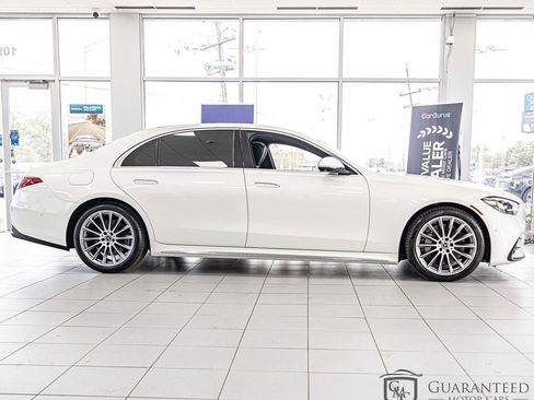 Used 2022 Mercedes-Benz S 500 4MATIC w/ AMG Line Package image 9