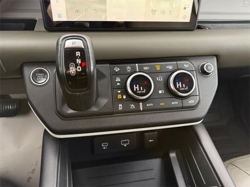 Used 2020 Land Rover Defender 110 HSE image 11