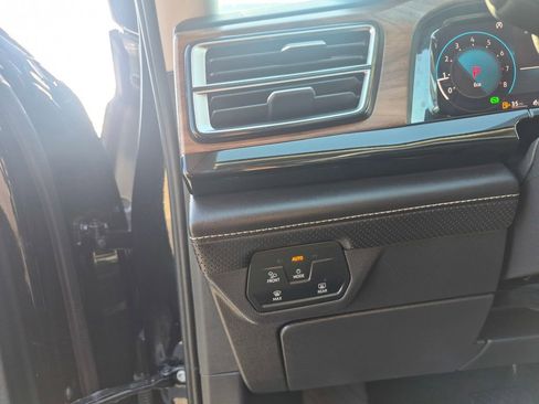 Used 2025 Volkswagen Atlas SE FWD image 14
