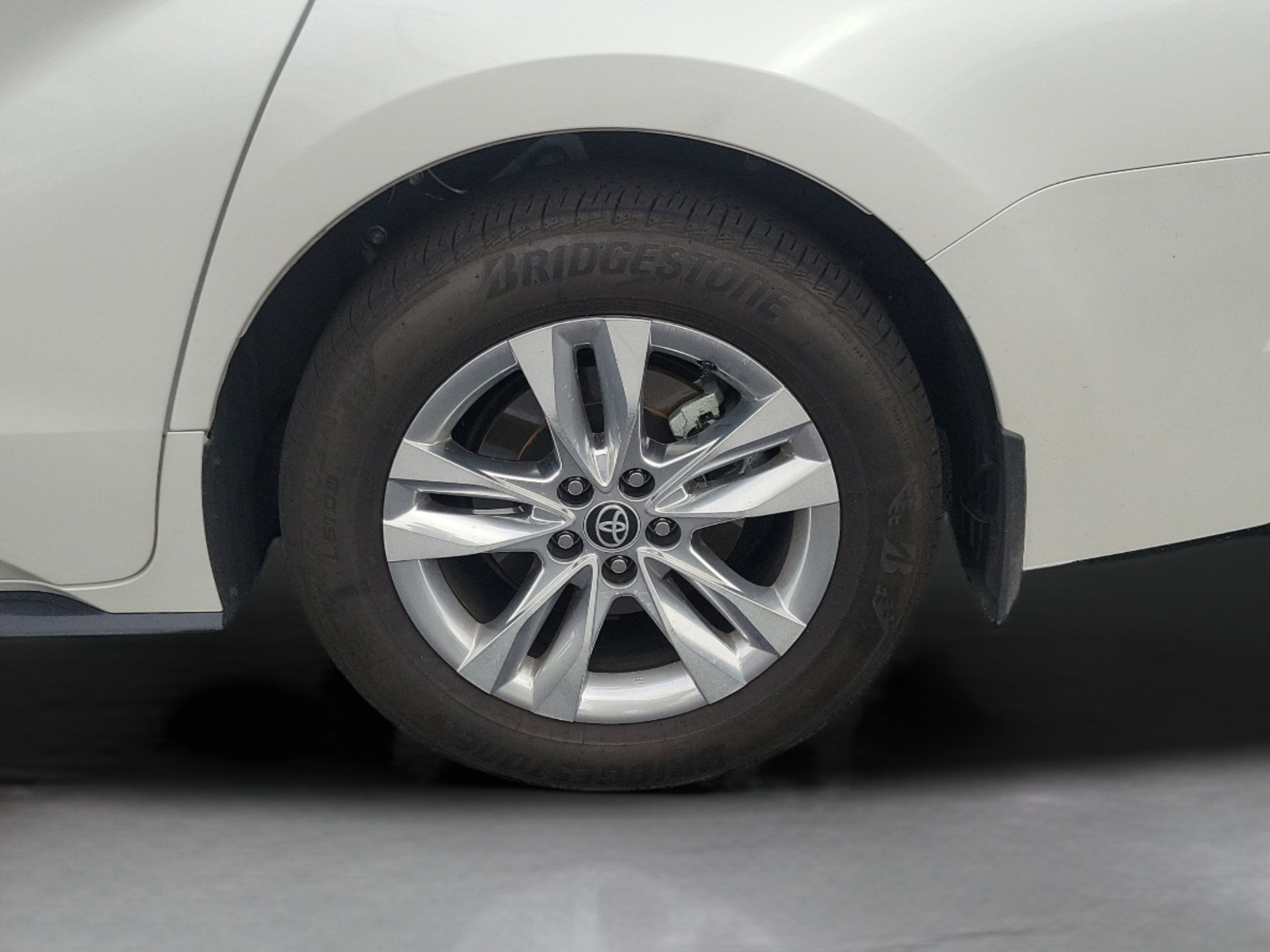 Certified 2025 Toyota Sienna Limited FWD image 26