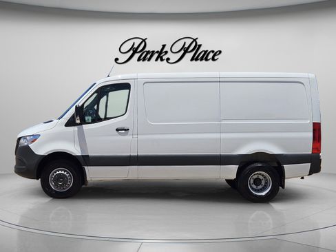 Used 2026 Mercedes-Benz Sprinter 4500 image 2