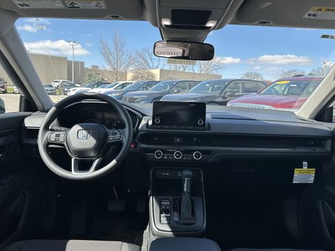 Used 2025 Honda CR-V LX image 17