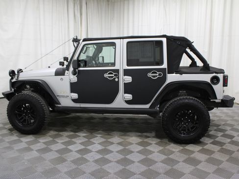 Used 2008 Jeep Wrangler Unlimited Sahara image 24