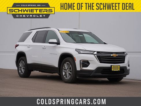 Used 2023 Chevrolet Traverse LT image 1