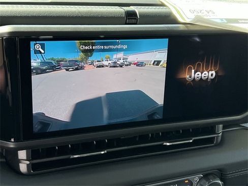 New 2025 Jeep Gladiator Sport image 21