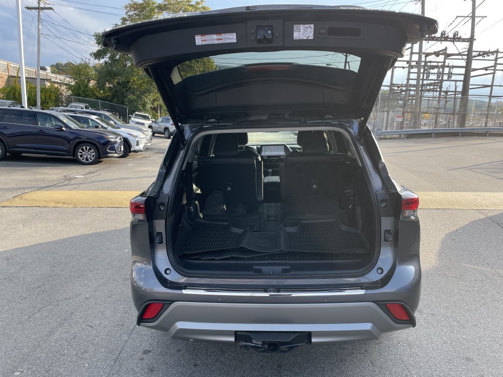 Used 2024 Toyota Highlander Platinum AWD/4WD image 13