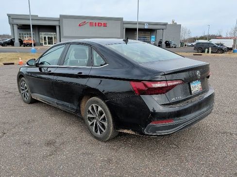 Used 2022 Volkswagen Jetta S image 4