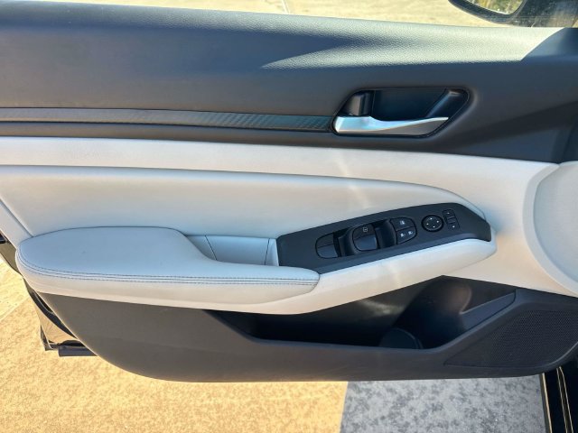 Used 2024 Nissan Altima 2.5 SV FWD image 24