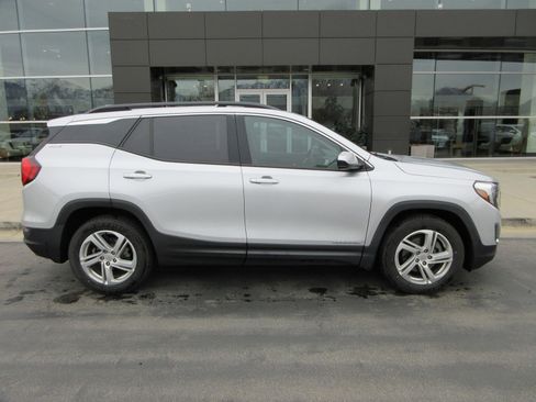 Used 2018 GMC Terrain SLE w/ Driver Convenience Package image 13