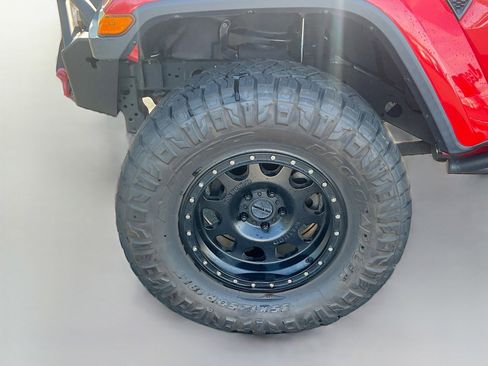 Used 2020 Jeep Gladiator Overland AWD/4WD image 29