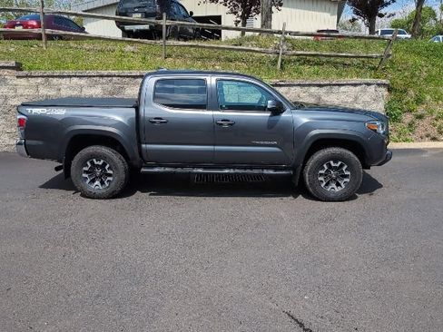 Used 2020 Toyota Tacoma TRD Off-Road AWD/4WD image 2