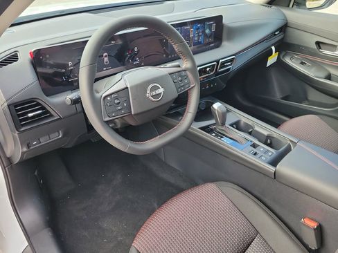 New 2026 Nissan Sentra SR FWD image 18