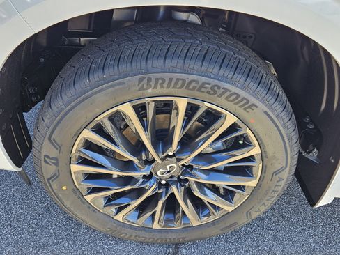 New 2026 INFINITI QX80 Autograph w/ Premium Cargo Package image 10