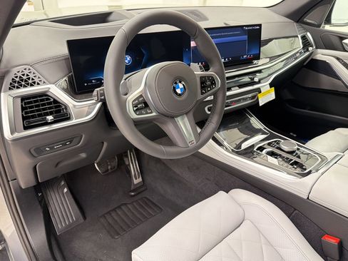 New 2026 BMW X5 xDrive40i w/ M Sport Package AWD/4WD image 4