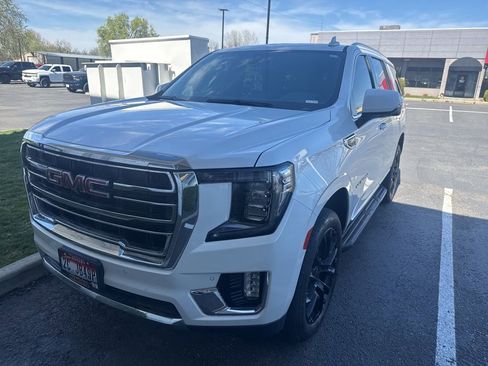 Used 2022 GMC Yukon SLT w/ SLT Premium Package image 3