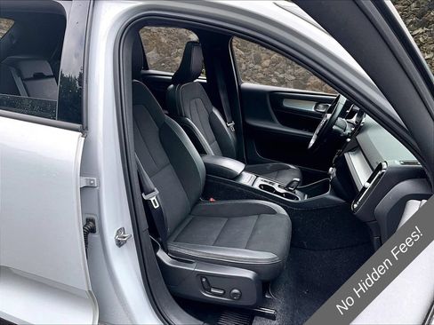 Used 2020 Volvo XC40 T5 Momentum w/ Premium Package AWD/4WD image 7