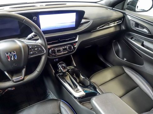 Certified 2025 Buick Envista Sport Touring image 17