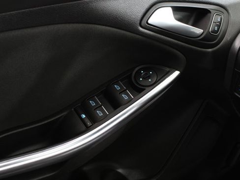 Used 2018 Ford Focus ST FWD image 39