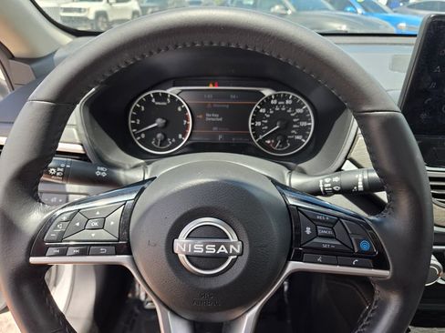 Used 2024 Nissan Altima 2.5 SV w/ SV Premium Package FWD image 28