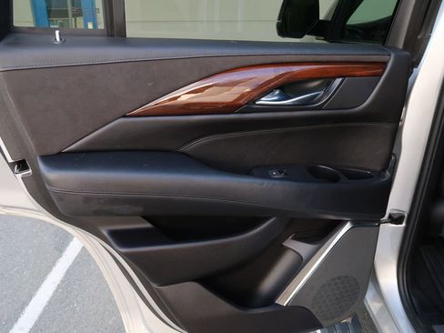 Certified 2018 Cadillac Escalade Premium Luxury image 36