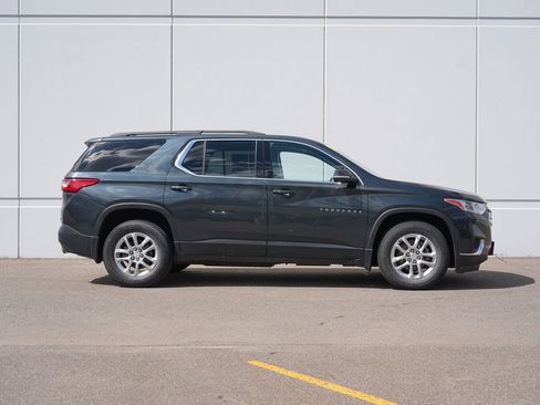Used 2021 Chevrolet Traverse LT w/ LPO, Floor Liner Package AWD/4WD image 2