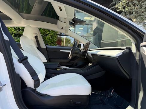 Used 2021 Tesla Model 3 Standard Range Plus image 30