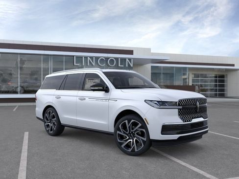 New 2026 Lincoln Navigator Reserve AWD/4WD image 7