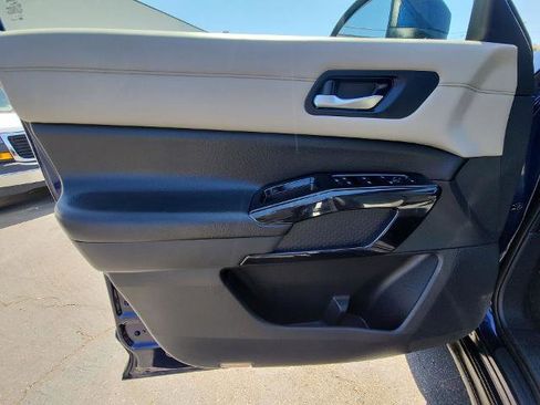 Used 2022 Nissan Pathfinder SV image 21