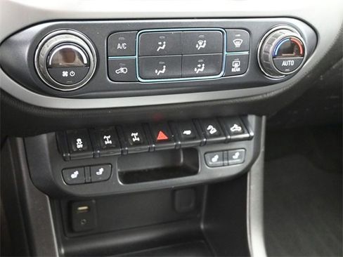 Used 2018 Chevrolet Colorado ZR2 image 16