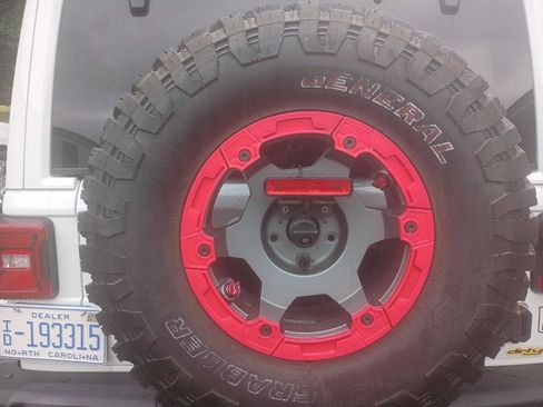 Used 2018 Jeep Wrangler Unlimited Rubicon AWD/4WD image 11