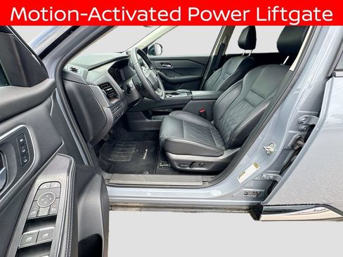 Used 2025 Nissan Rogue Platinum w/ Platinum Premium Package FWD image 22