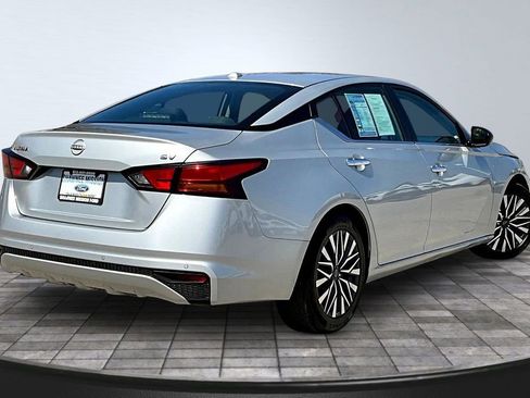 Used 2024 Nissan Altima 2.5 SV FWD image 6