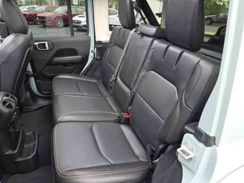 Used 2024 Jeep Wrangler Unlimited Sahara AWD/4WD image 39