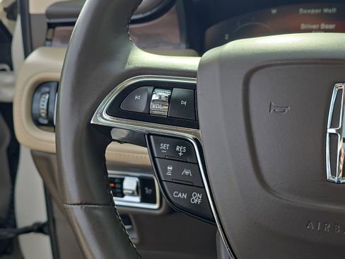 Used 2022 Lincoln Nautilus Reserve AWD/4WD image 24