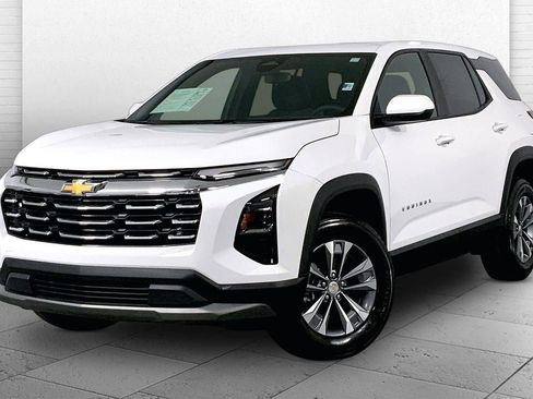 Used 2025 Chevrolet Equinox LT image 12