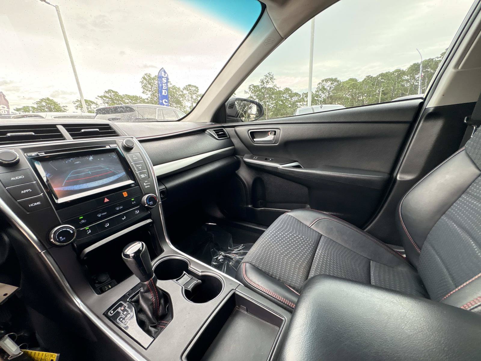 Used 2015 Toyota Camry SE w/ Moonroof Package FWD image 27