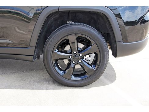 Used 2023 Jeep Grand Cherokee Altitude image 30